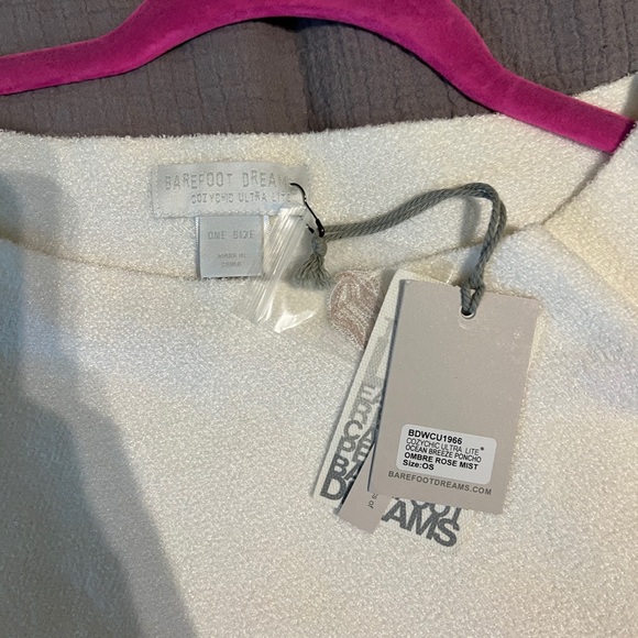 Barefoot Dreams Poncho - Picture 3 of 3